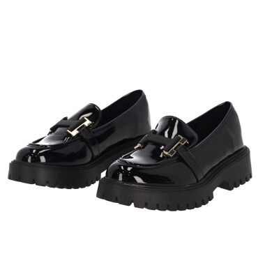 Γυναικεία Loafers Λουστρίνι με Χρυσή Λεπτομέρια σε Μαύρο Χρώμα