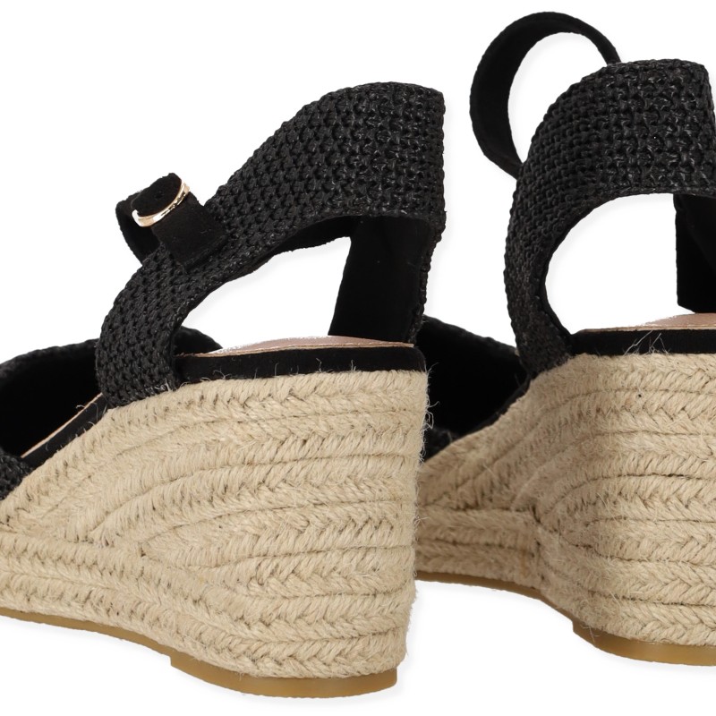 Ideal Shoes Γυναικεία Ψάθινη Πλατφόρμα Μεσαίου Τακουνιού