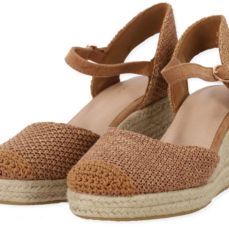 Ideal Shoes Γυναικεία Ψάθινη Πλατφόρμα Μεσαίου Τακουνιού