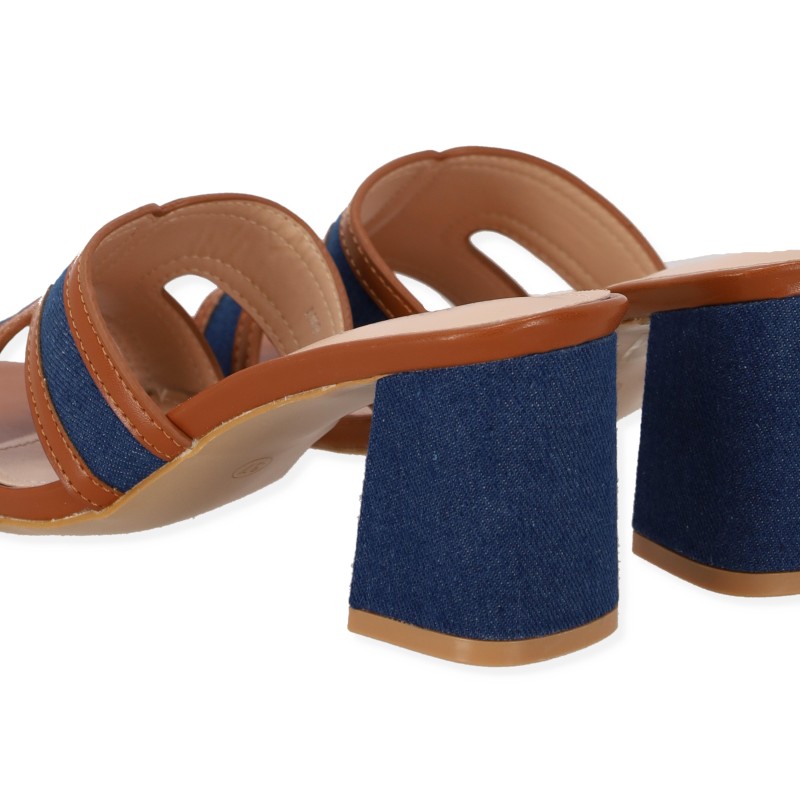 Γυναικεία Mules με Χοντρό Τακούνι Γυναικεία Mules με Χοντρό Τακούνι