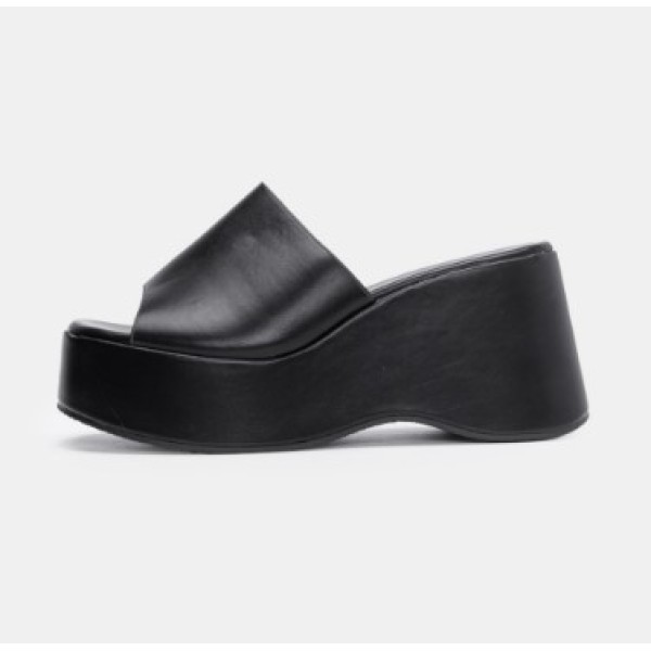 IDEAL SHOES Γυναικεία Πλατφόρμα-Παντόφλα σε Δερματίνη