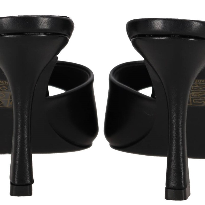 Ideal Shoes Γυναικείο Mules Mε Λεπτό Τακούνι από Δερματίνη